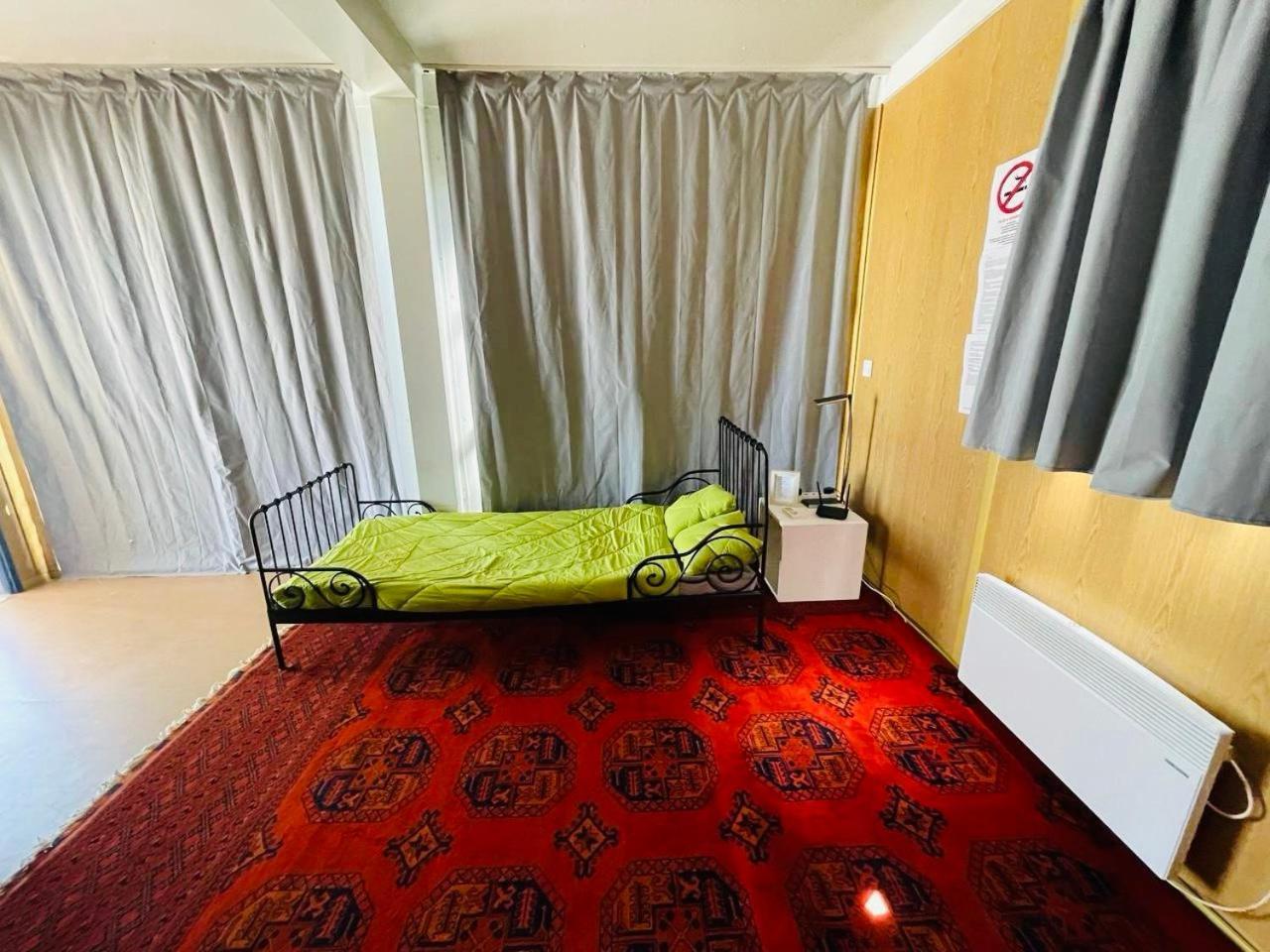 Greenpark Tiny House, Garden Terrace & Parking Kemping